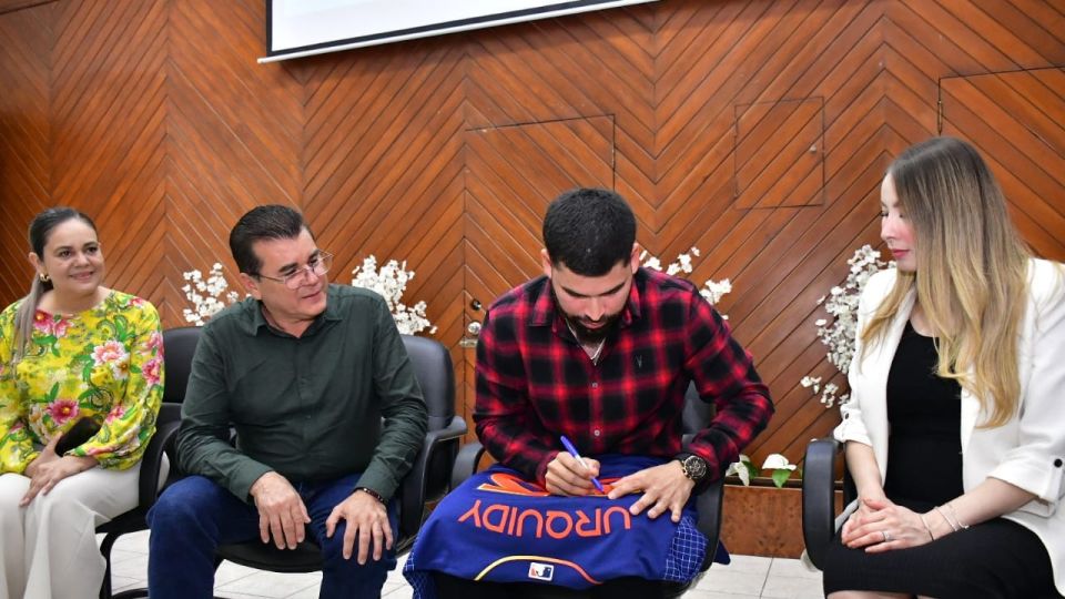 Otorgan reconocimiento al beisbolista José Luis Urquidy, campeón de Grandes Ligas y mazatleco distinguido