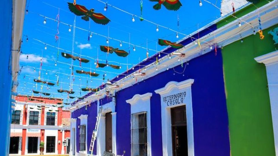 Avanzan los trabajos de pintura para embellecer aún más a Cosalá