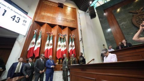 Inscriben en el Muro de Honor del Congreso: "2023: Año del Bicentenario del Heroico Colegio Militar"