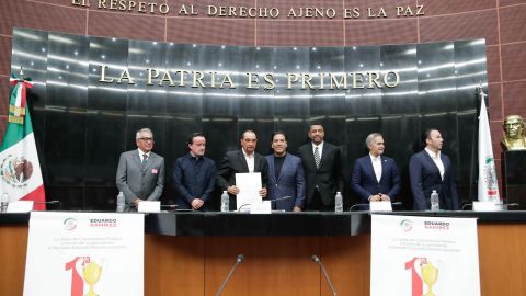 Entregan reconocimientos a leyendas del futbol mexicano como Leonardo Cuéllar, Adrián Chávez y el Parejita López