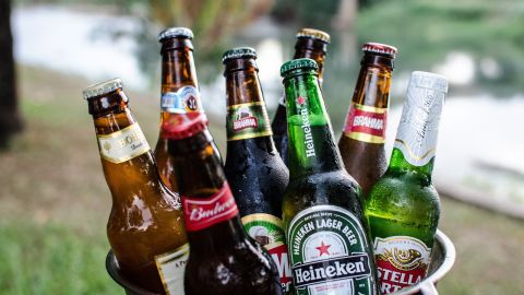 Sugieren etiquetado electrónico para las bebidas alcohólicas en México
