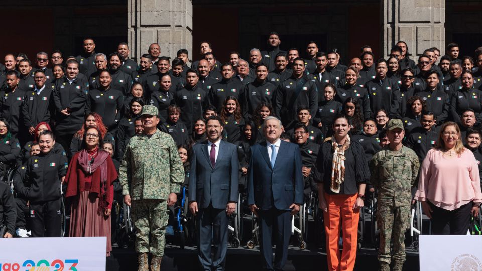 Realiza AMLO abanderamiento de atletas paralímpicos rumbo a juegos en Santiago de Chile 2023