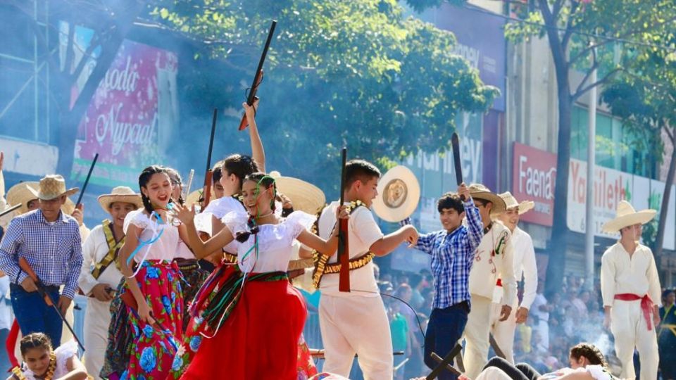 Realizan en Culiacán tradicional desfile cívico militar por el 113 Aniversario de la Revolución Mexicana