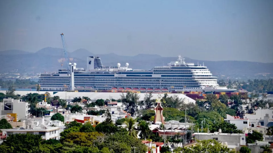 Llega a Mazatlán el crucero Koningsdam con 2,565 pasajeros