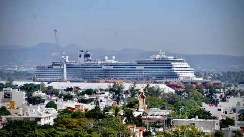 Llega a Mazatlán el crucero Koningsdam con 2,565 pasajeros