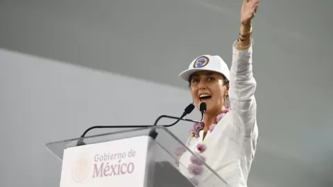 "A los mexicanos y a las mexicanas se nos ve como iguales, nunca de arriba a abajo": Presidenta