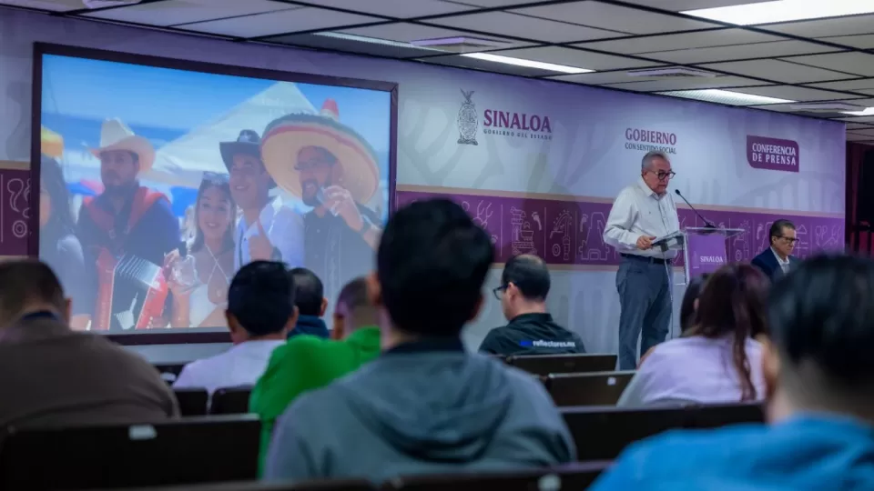 Rocha Moya visitó Mazatlán para escuchar opiniones sobre el Carnaval