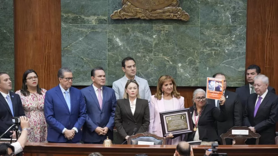 “Su dolor nos duele, pero también nos inspira y nos compromete”: Dip. Guerra Ochoa al reconocer a María Isabel Cruz
