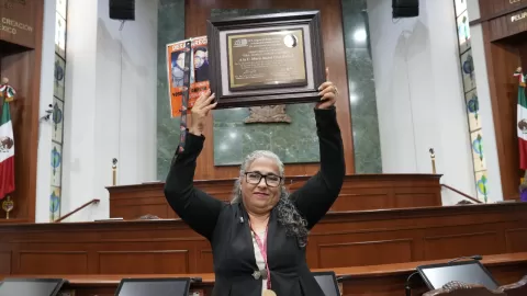 Entrega Congreso del Estado premio “Norma Corona” a la rastreadora María Isabel Cruz