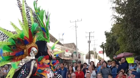 Realizan desfile del Carnaval de Angostura