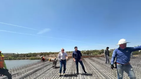 Rocha Moya supervisó la construcción del puente vehicular sobre el río Humaya en Culiacán