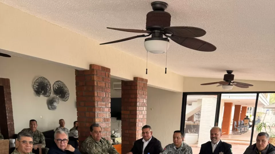 Encabeza el gobernador Rocha mesa de seguridad en Altata