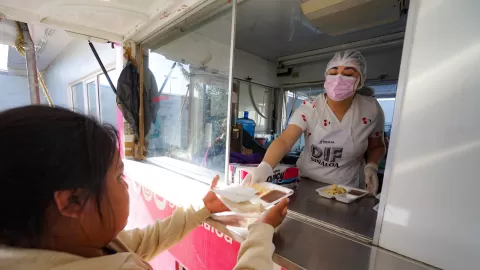 Cocina Móvil del DIF Sinaloa ha entregado más de 13,000 platillos a familias en hospitales