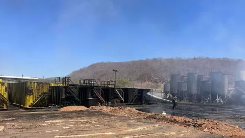 Sofocado el incendio del almacén de combustible por la México 15, al sur de Culiacán: Protección Civil