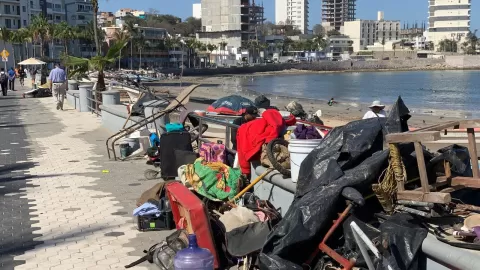 Limpian Playa Norte en Mazatlán para recibir a locales y turistas durante Semana Santa