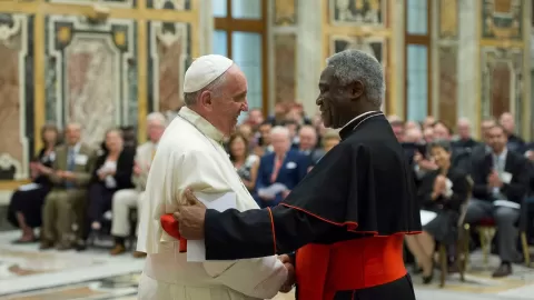 Ha muerto el Papa. ¡Viva el Papa! ¿Negro?