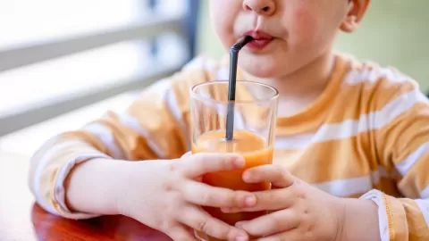 Profeco advierte sobre bebidas para niñas y niños que contienen edulcorantes
