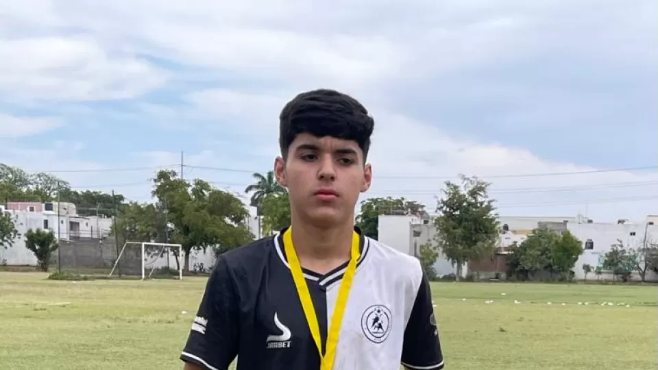 Campeón goleador y MVP del torneo Copa Dorada Elite, en la categoría Juvenil B, Christopher Perea Ibarra, del equipo Atlético Español.