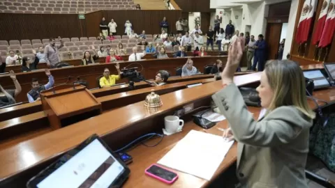 Congreso da lectura a tres iniciativas; una propuesta por gobernador Rubén Rocha en materia fiscal