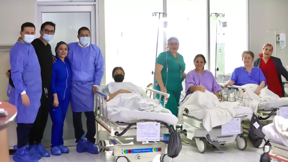 Realizan reconstrucción de mama a once mujeres que sufrieron cáncer