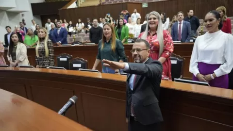 Juan Diego Aranzubia, rinde protesta como Diputado Suplente en Funciones de Propietario
