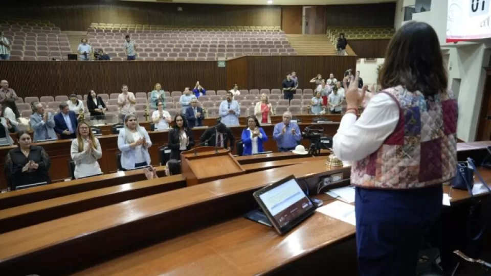 Brinda Congreso un minuto de aplausos para el periodista Javier Valdez, en su octavo aniversario luctuoso