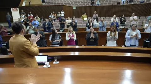 Brinda Congreso un minuto de aplausos para el periodista Javier Valdez, en su octavo aniversario luctuoso