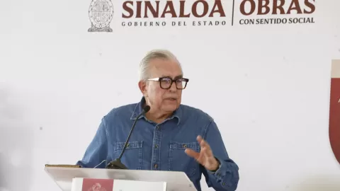 Gobernador dio el banderazo de inicio para la pavimentación de la carretera de Baymena, en el municipio de Choix