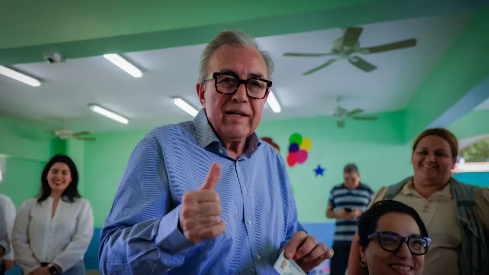 Rocha Moya ejerció su derecho al voto en la jornada electoral de este domingo