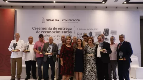 Reconocen a 12 locutores insignia de la radiodifusión sinaloense