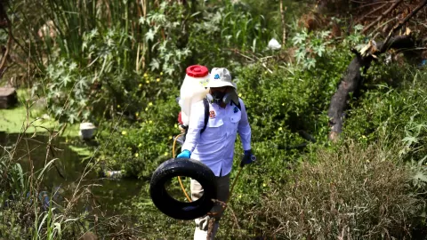 Ante la temporada de lluvias, piden a la población limpiar sus patios y azoteas para evitar casos de dengue