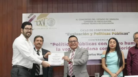 Congreso concluye conferencias con ponencia sobre la evaluación de políticas públicas con sentido humano