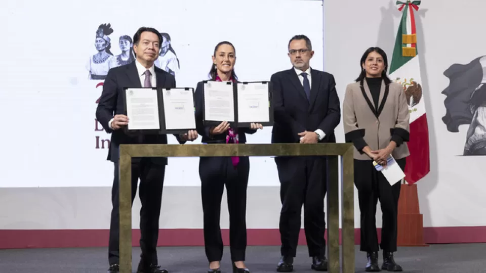 Presidenta firma decretos que facilita la movilidad y reduce la edad de jubilación del magisterio