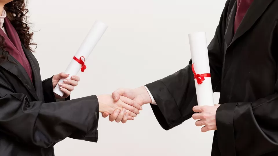 ¿Te vas a graduar? Profeco te da tips para contratar los mejores paquetes