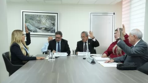 Ratifica Comisión de Fiscalización a titular de la UTE por cuatro años más