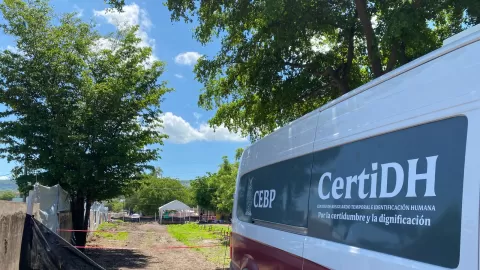 Personal forense avanza en recuperación de cuerpos de fosa común del Panteón 21 de Marzo, en Culiacán