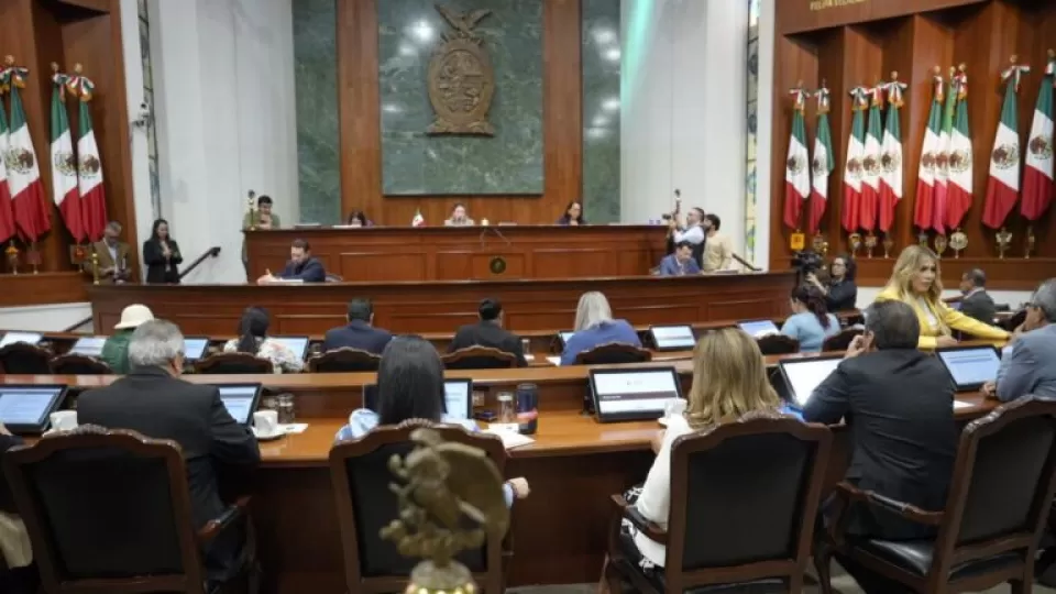 Dan lectura a seis iniciativas en Congreso: tres proponen prohibir reelección y nepotismo electoral
