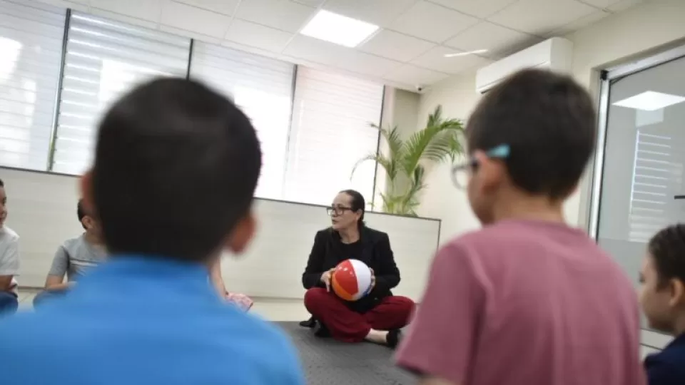 Imparten taller de autoconocimiento e inteligencia emocional a hijos e hijas de trabajadores del Congreso del Estado