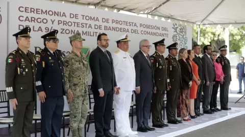Asiste Gobernador Rocha a toma de protesta de nuevo Comandante de Novena Zona Militar