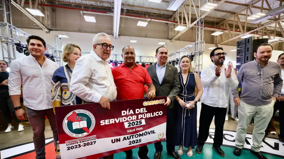 Rocha Moya reconoció labor de servidores públicos estatales en la atención a la ciudadanía