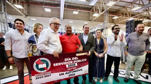 Rocha Moya reconoció labor de servidores públicos estatales en la atención a la ciudadanía