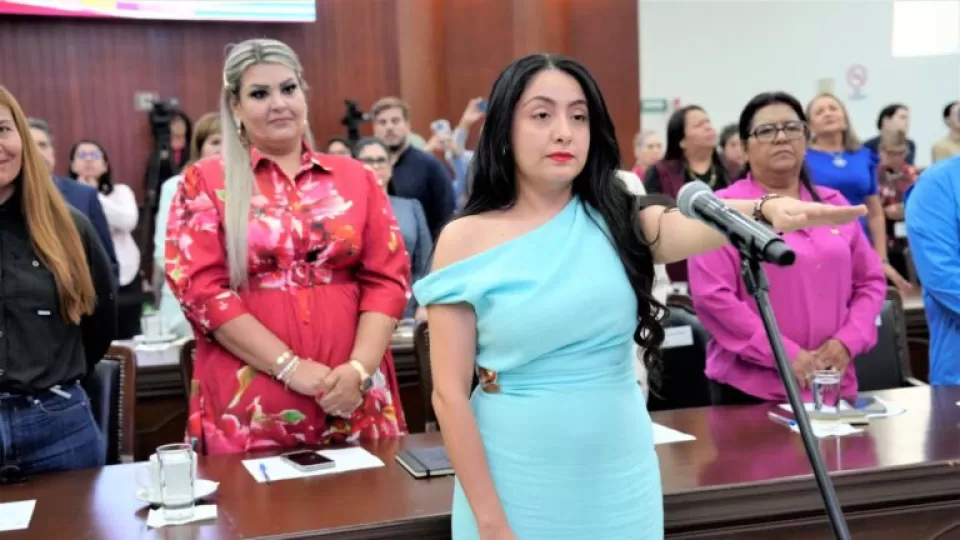 Ante el Pleno del Congreso rinde protesta titular de la UTE para un nuevo período de cuatro años