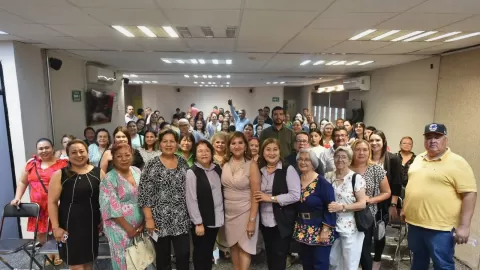 Se reúne Guerra Ochoa con gremio de transportistas y buscadoras de Ahome