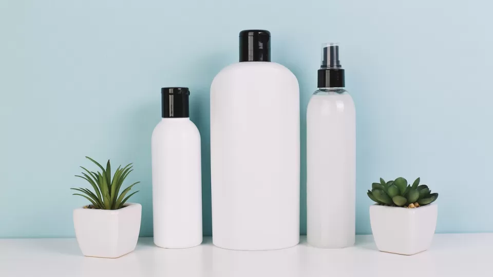 Profeco alerta por lote de champú por posible contaminación con una bacteria