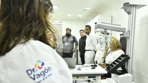 Dr. Vagón brinda atención médica gratuita con enfoque especial en la salud de la mujer