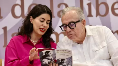 Rocha Moya participó en la entrega de la Cartilla de Derechos de las Mujeres