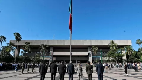 Conmemoran aniversario de los caídos en Tlatelolco y el nacimiento del Gral. Ángel Flores