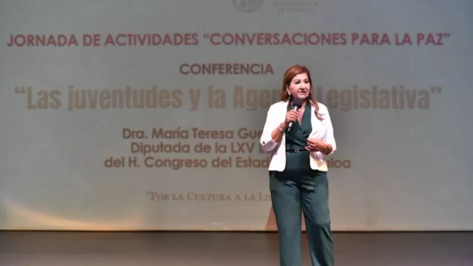 Diputada Tere Guerra sostiene charla sobre construcción de paz con jóvenes de la UAdeO