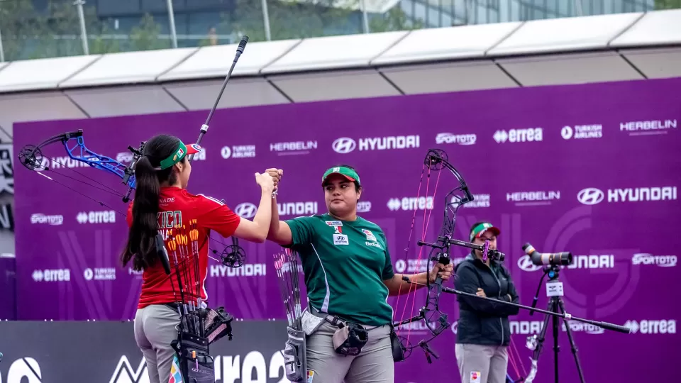 Histórico oro y plata para las mexicanas Mariana Bernal y Maya Becerra en la Copa del Mundo de Tiro con Arco 2025