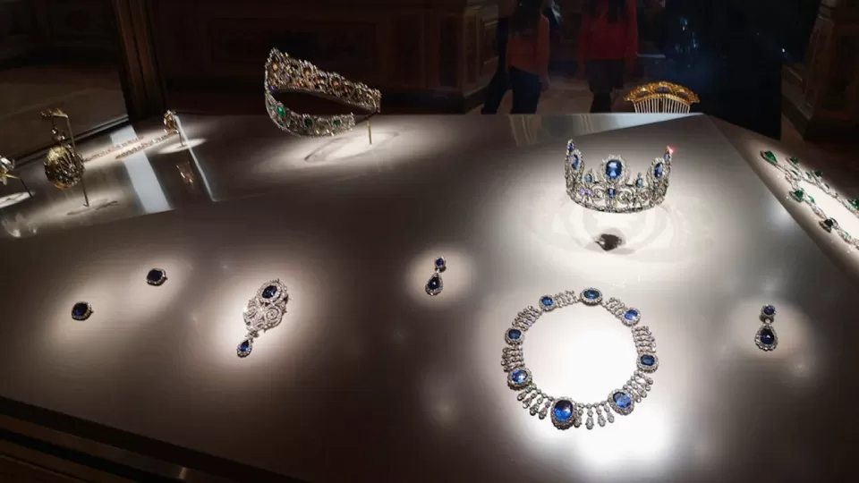 Robo millonario en el Louvre: joyas sustraídas alcanzan los 100 millones de dólares